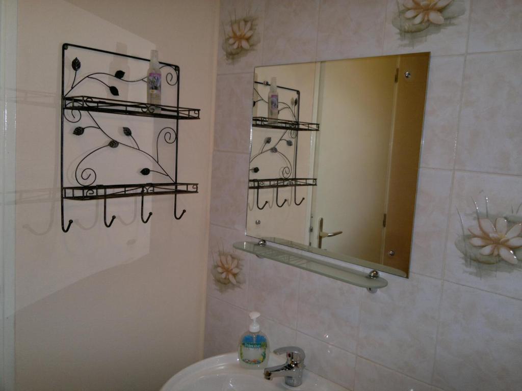 Bed and Breakfast La Maison Jaune Bouresse Екстер'єр фото