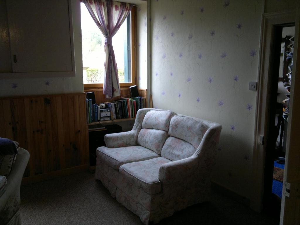 Bed and Breakfast La Maison Jaune Bouresse Екстер'єр фото