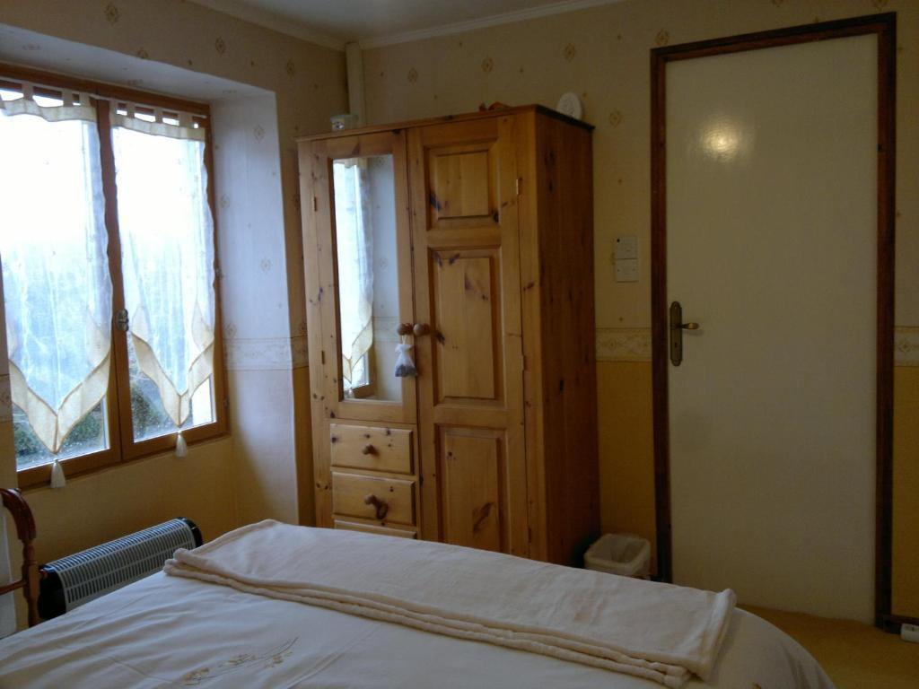 Bed and Breakfast La Maison Jaune Bouresse Екстер'єр фото