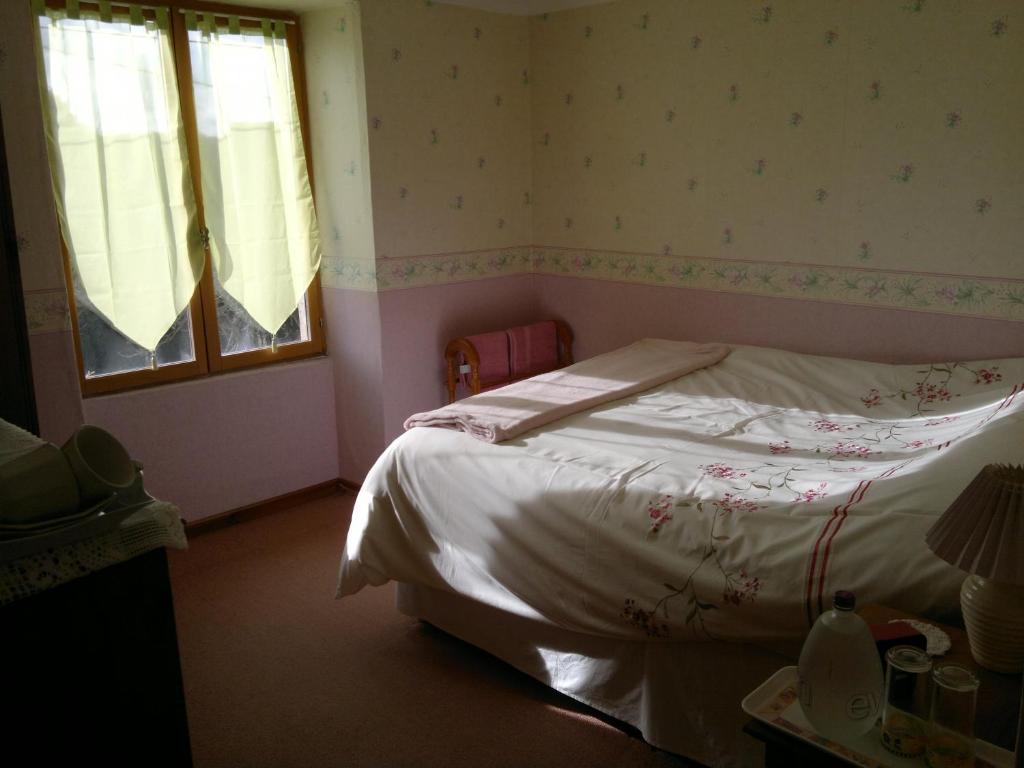 Bed and Breakfast La Maison Jaune Bouresse Номер фото