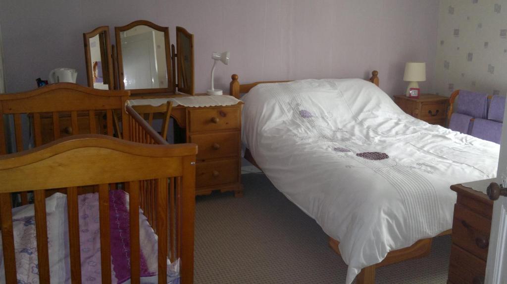 Bed and Breakfast La Maison Jaune Bouresse Екстер'єр фото